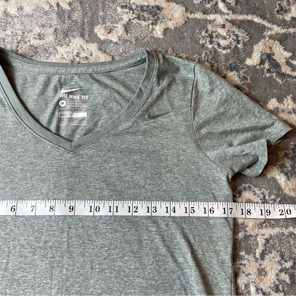 Nike Gray Fitted Short Sleeve T-Shirt - Picture 4 of 4